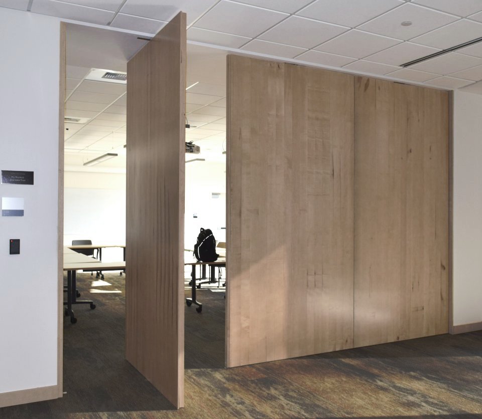 What are the customization possibilities with a Pivot Door?